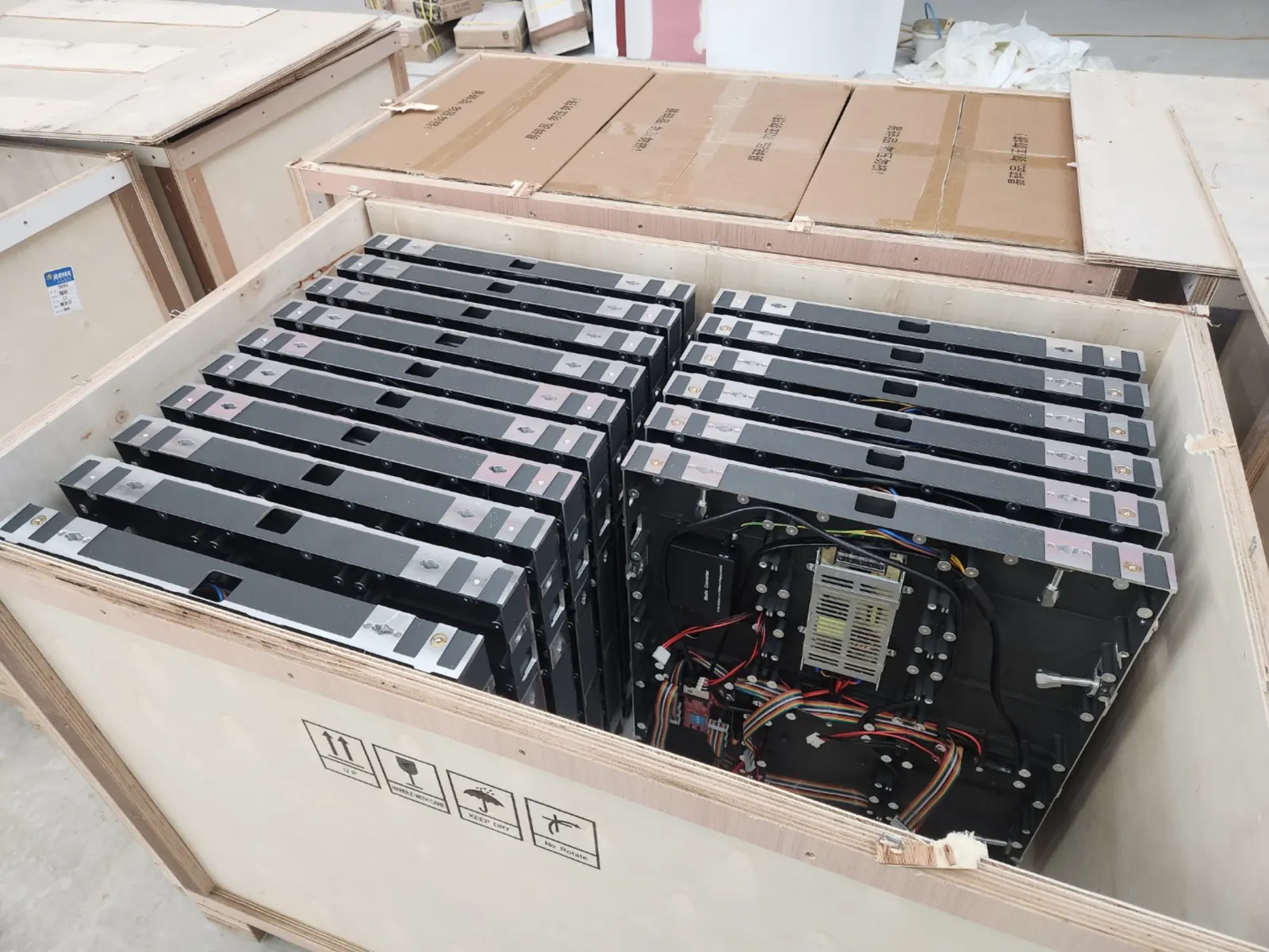 고삼호수휴게소 전광판공사 LED 모듈 자재 전경